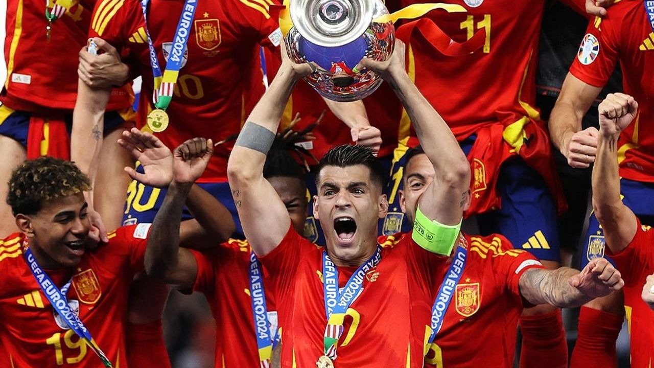 Espanha avança no ranking da Fifa