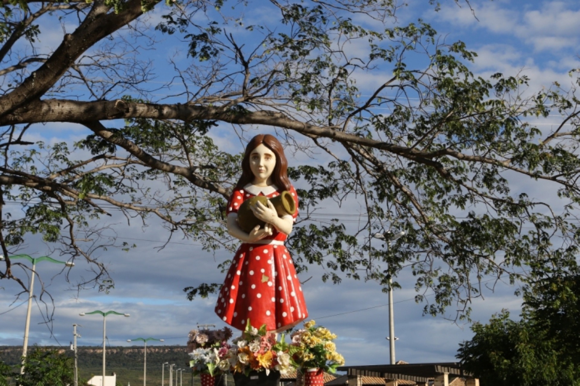 Devoção e Decepção: Estátua de Beata Benigna em Santana do Cariri Será Reconstruída Após Críticas de Fiéis
