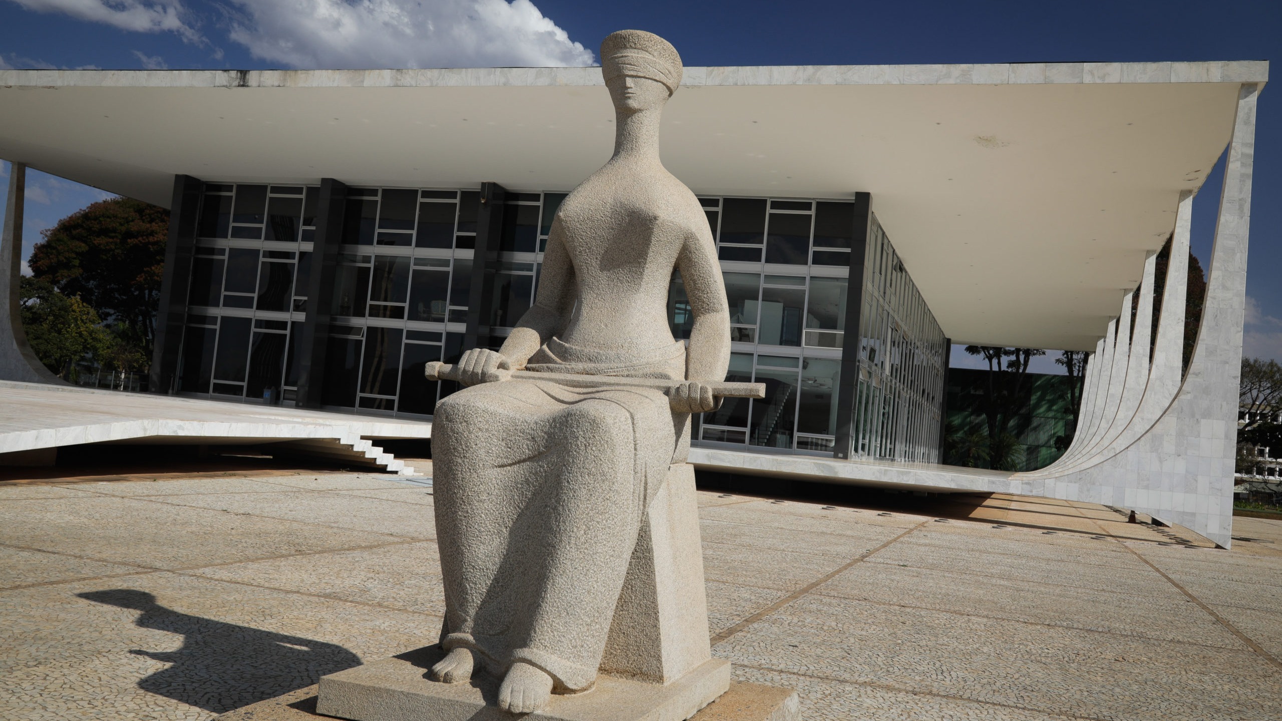 STF autoriza efetivação de servidores sem concurso: Entenda os riscos e impactos