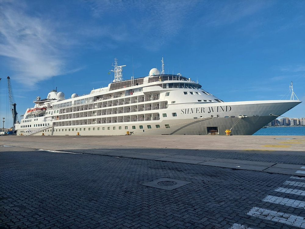Luxo em Alto Mar: MSC Poesia Atraca em Fortaleza e Deslumbra a Cidade