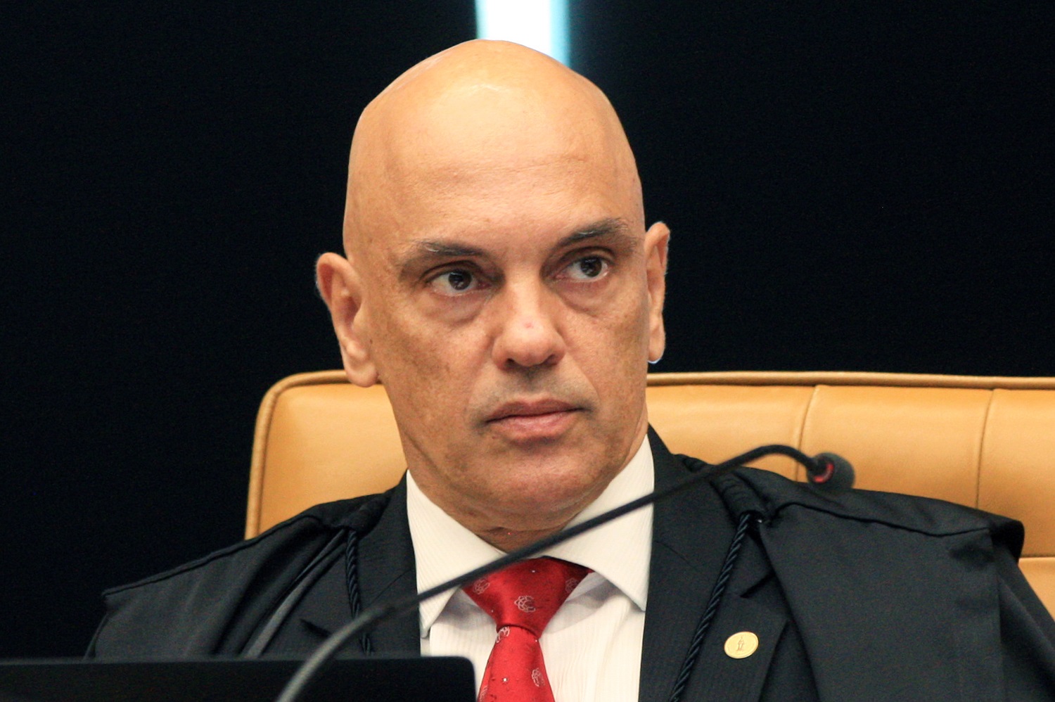 Regra de Moraes em Julgamento do 8 de Janeiro Gera Debate