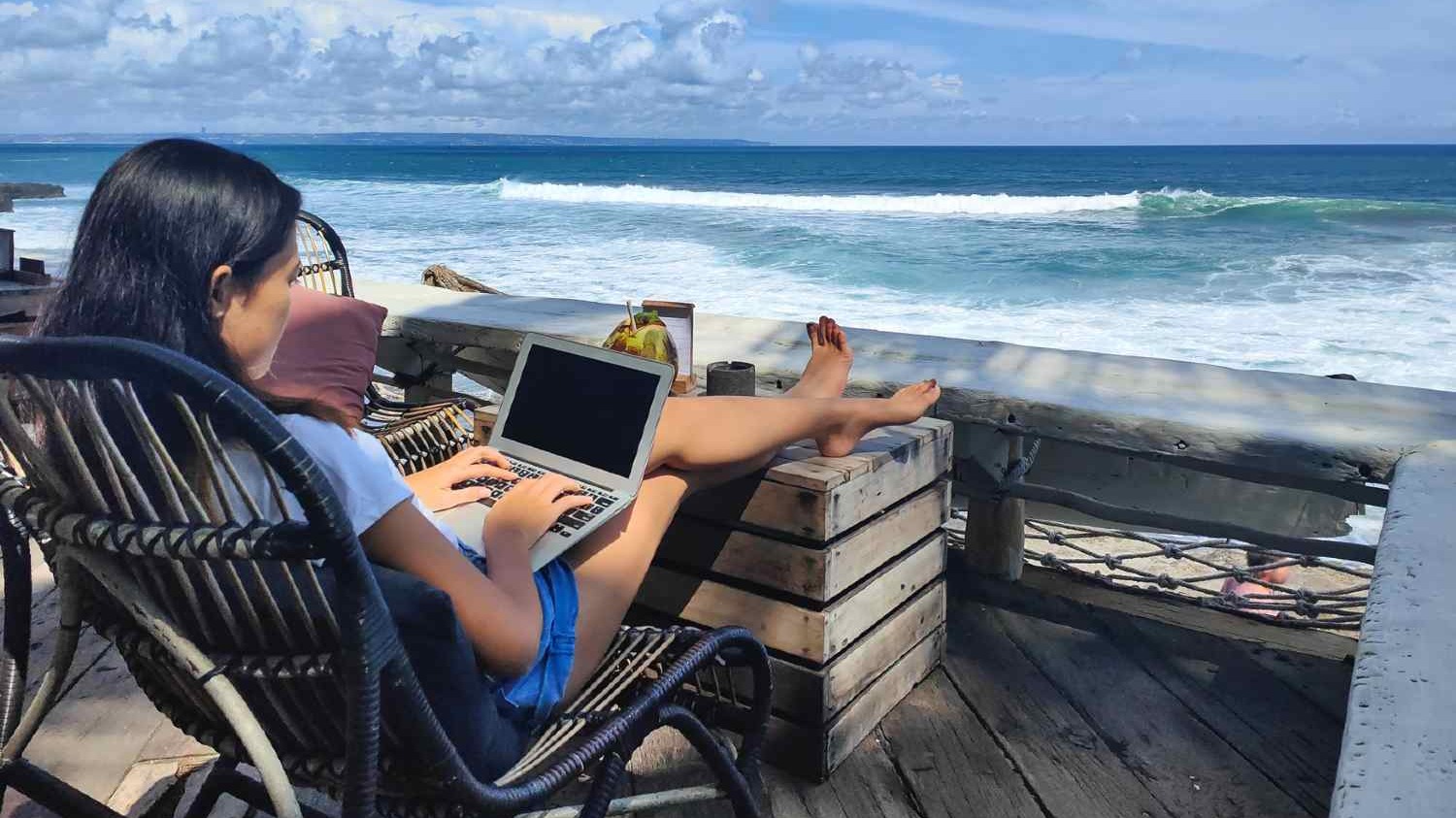Paraíso dos Nômades Digitais: Países que Oferecem Vistos para Trabalhadores Remotos e um Destino Popular entre Brasileiros