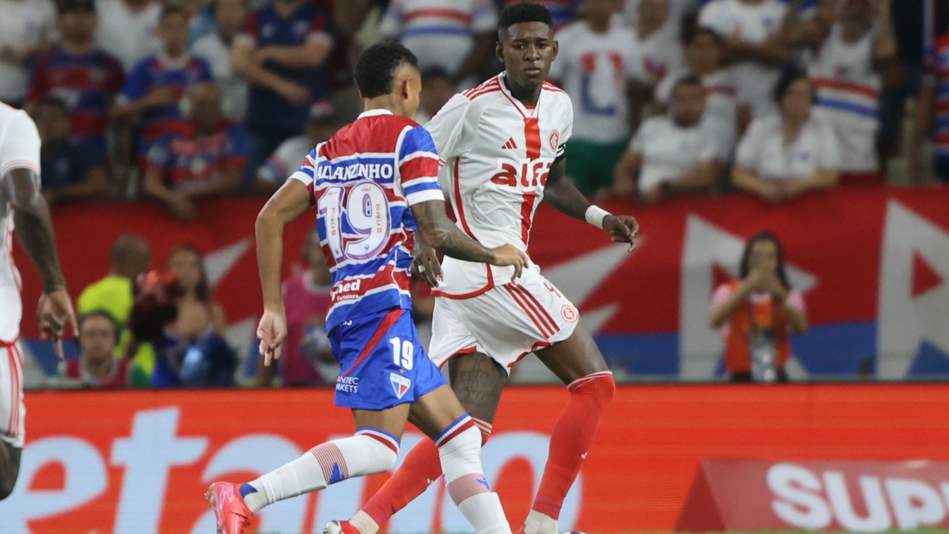 Golaço Anulado e Polêmica na Arbitragem