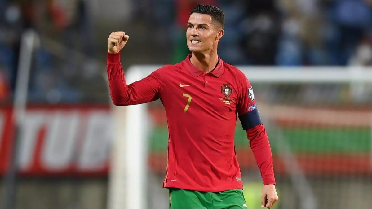Cristiano Ronaldo de Olho no Valencia com Apoio Saudita, Mas Dono Resiste