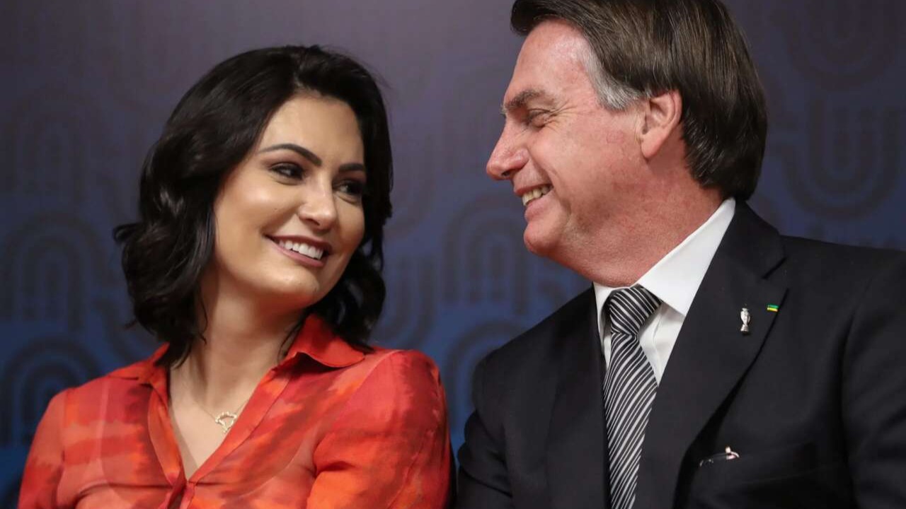Michelle Bolsonaro Inicia Jejum de Sete Dias pela Recuperação de Jair Bolsonaro