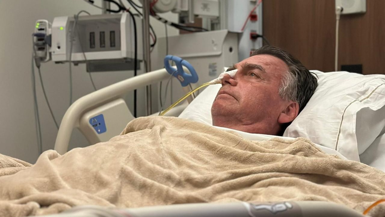 Bolsonaro em Observação: Piora Clínica Leva a Novos Exames