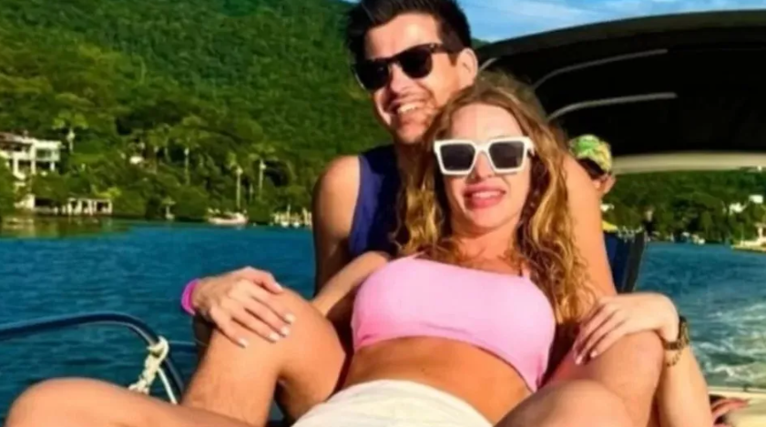 Casal morre ao trocar pneu em acidente com múltiplos veículos