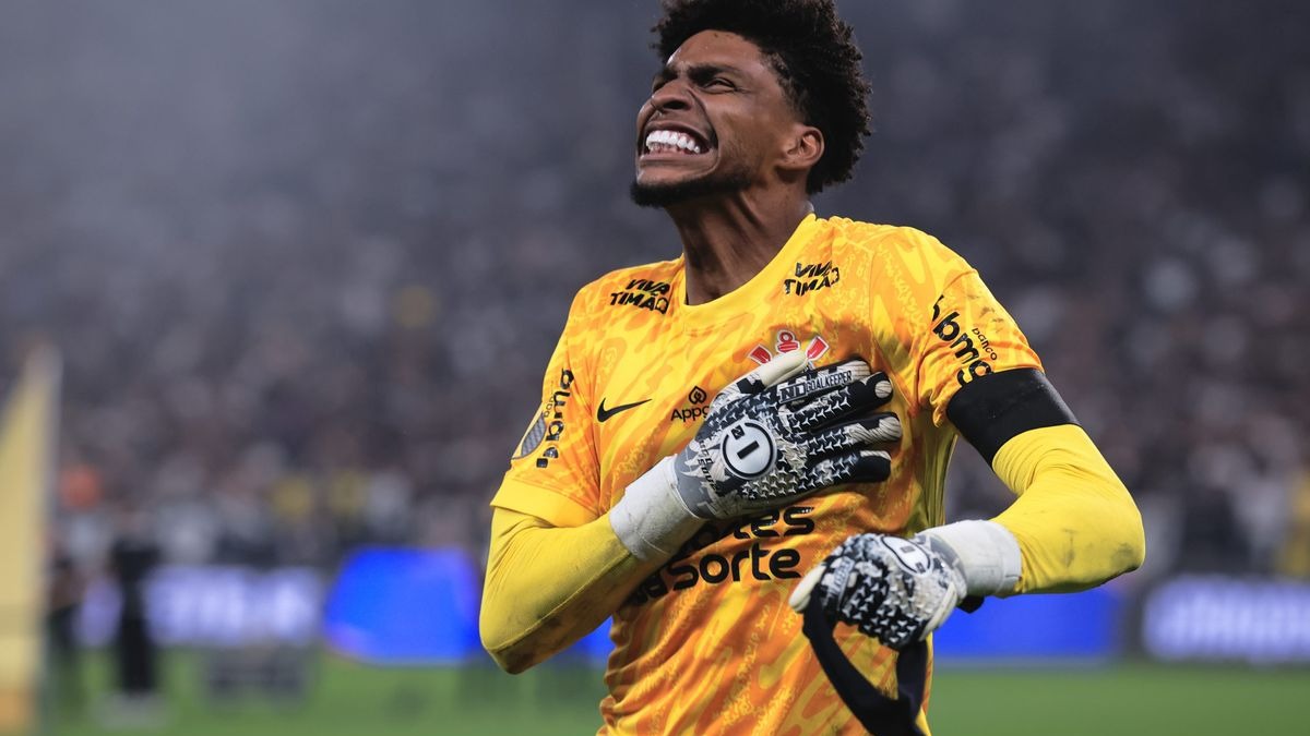 Falha de Hugo Souza no clássico acende alerta no Corinthians