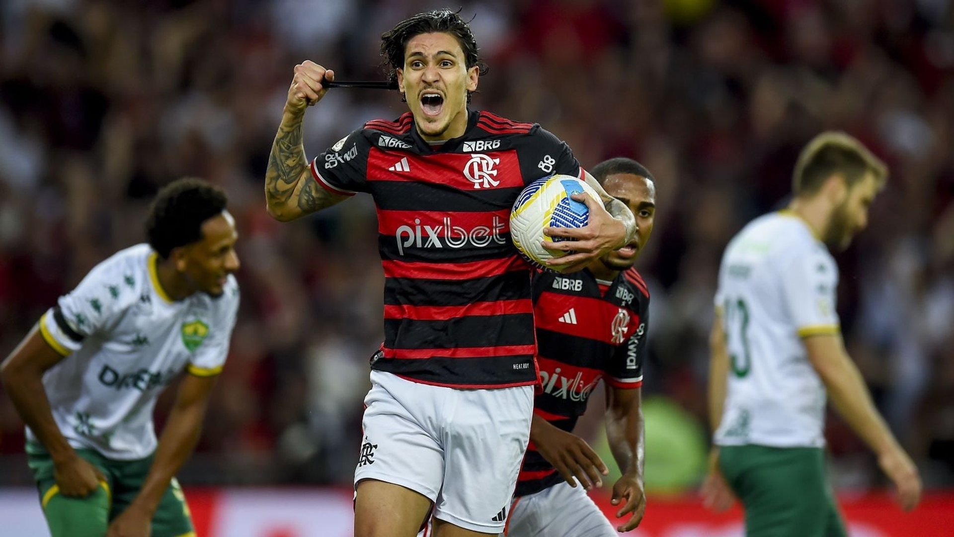 Flamengo reassume liderança em meio a crise de gigantes do Brasileirão