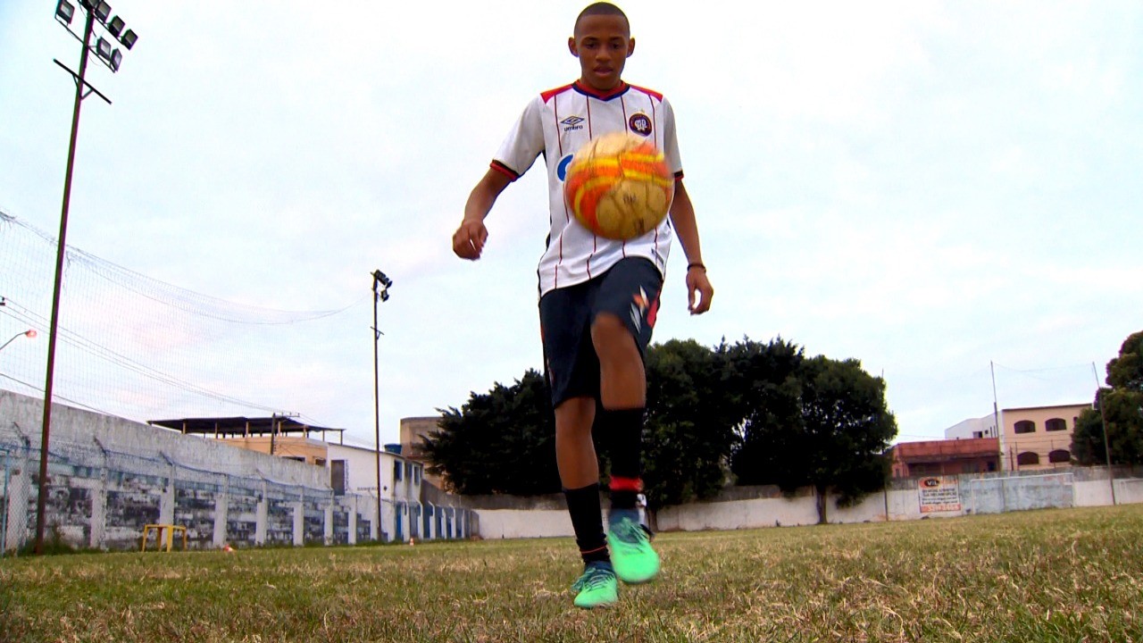 Jhon Jhon enfrenta expectativas ao carregar sobrenome de Neymar no futebol
