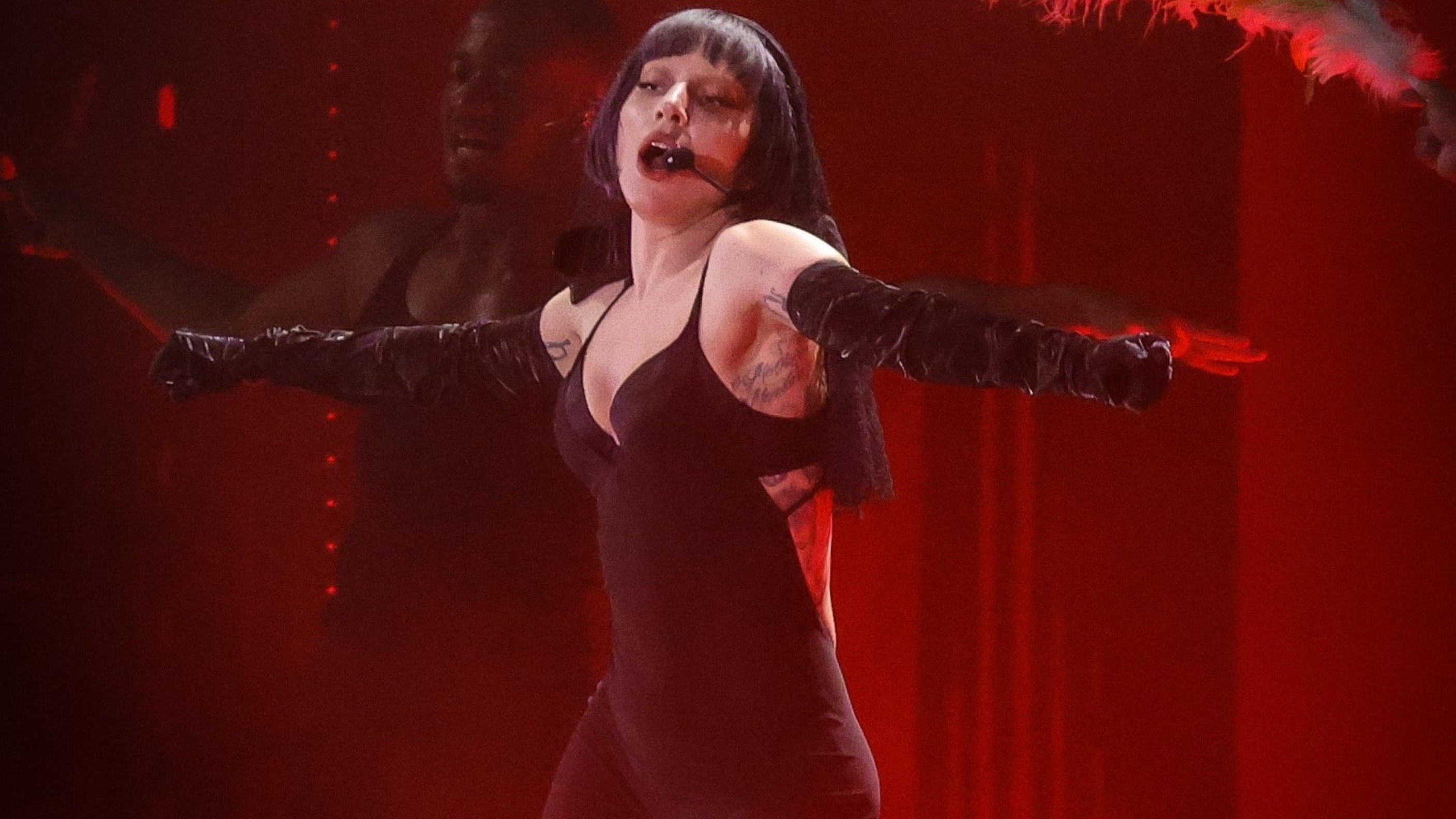 Gaga Arrebata Coroa de Madonna em Copacabana com Show para 2,1 Milhões de Fãs