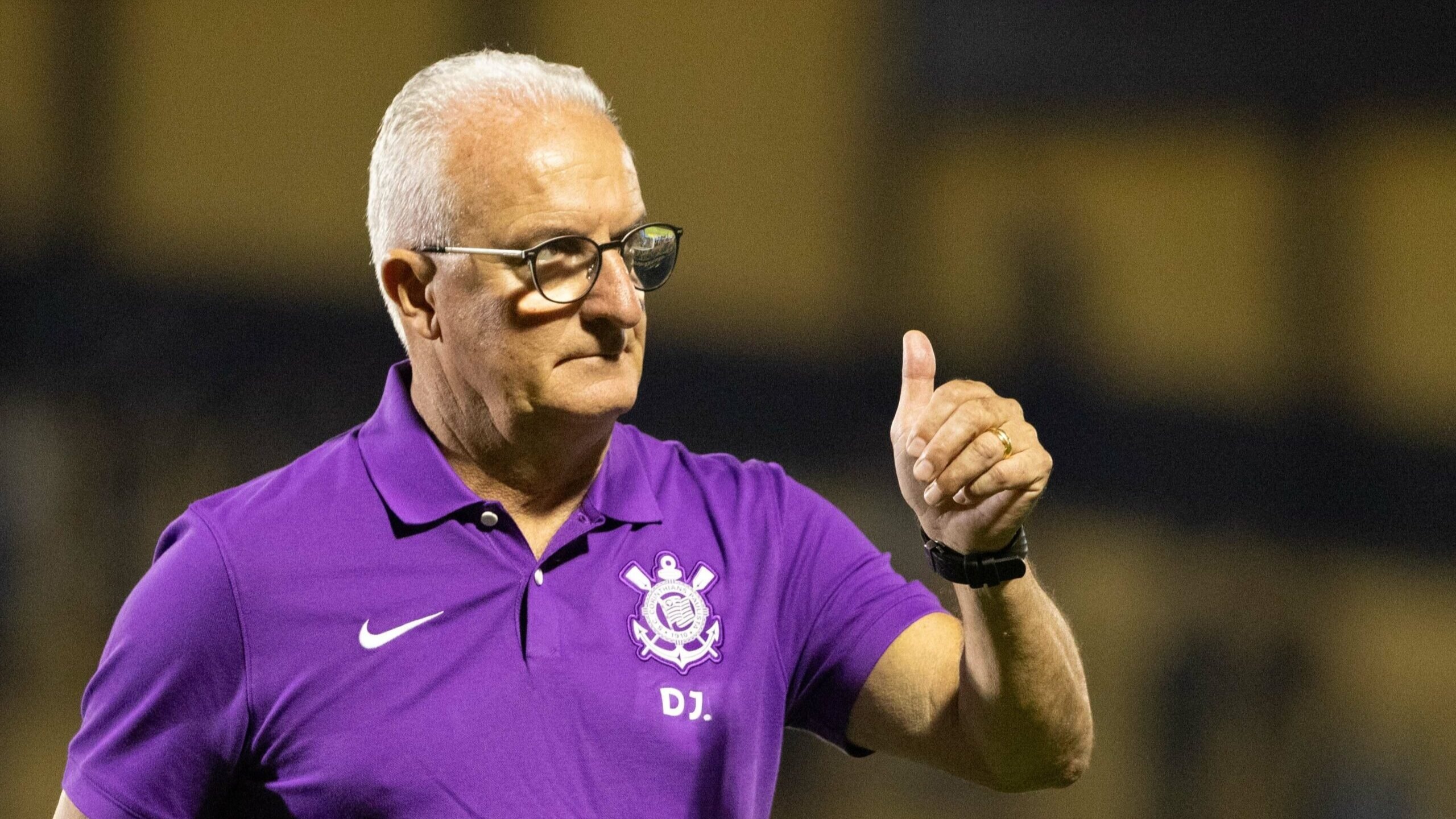 Dorival reconhece necessidade de reforços e muda discurso no Corinthians