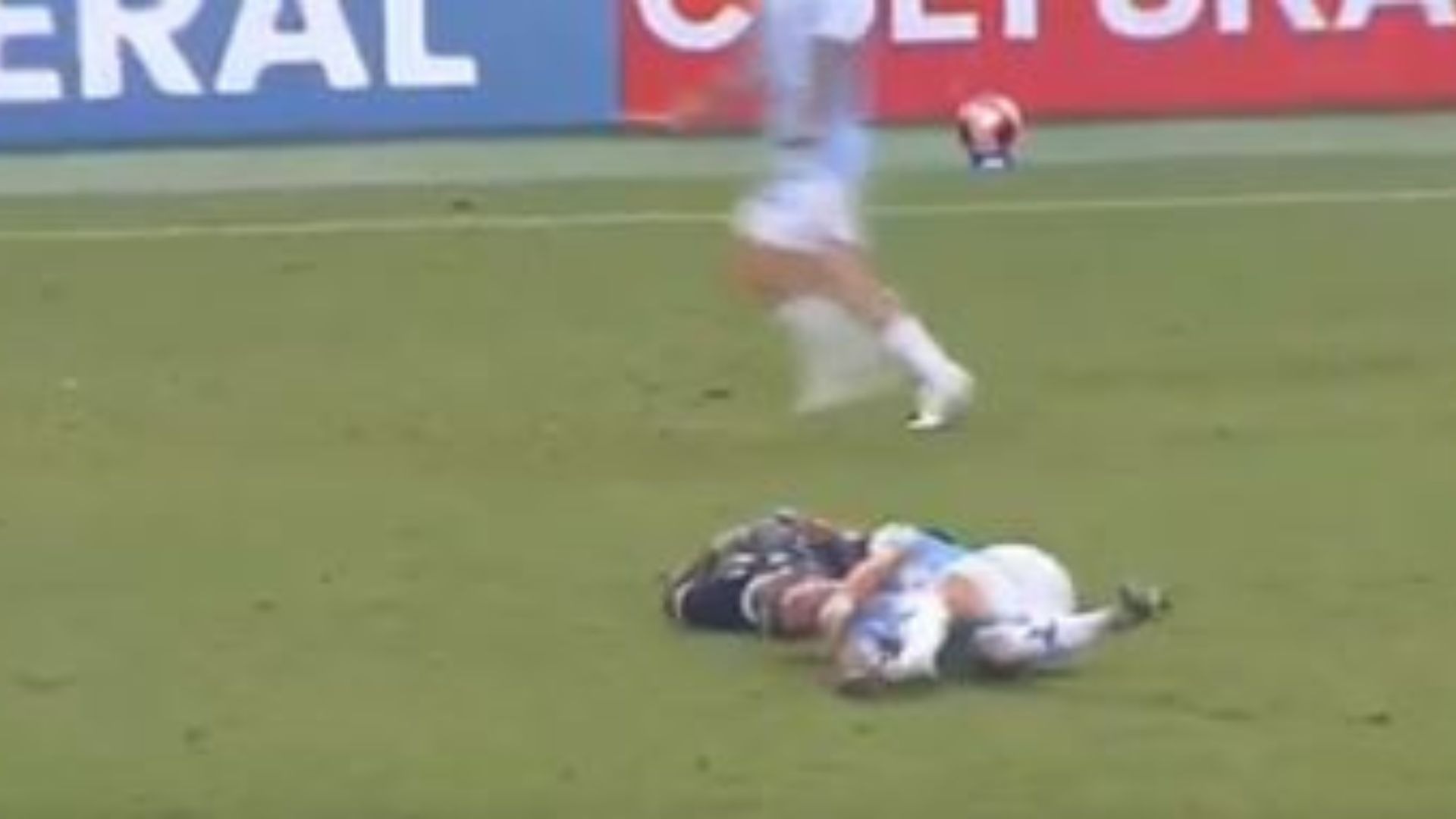 Jogador permanece em estado grave na UTI após choque em clássico