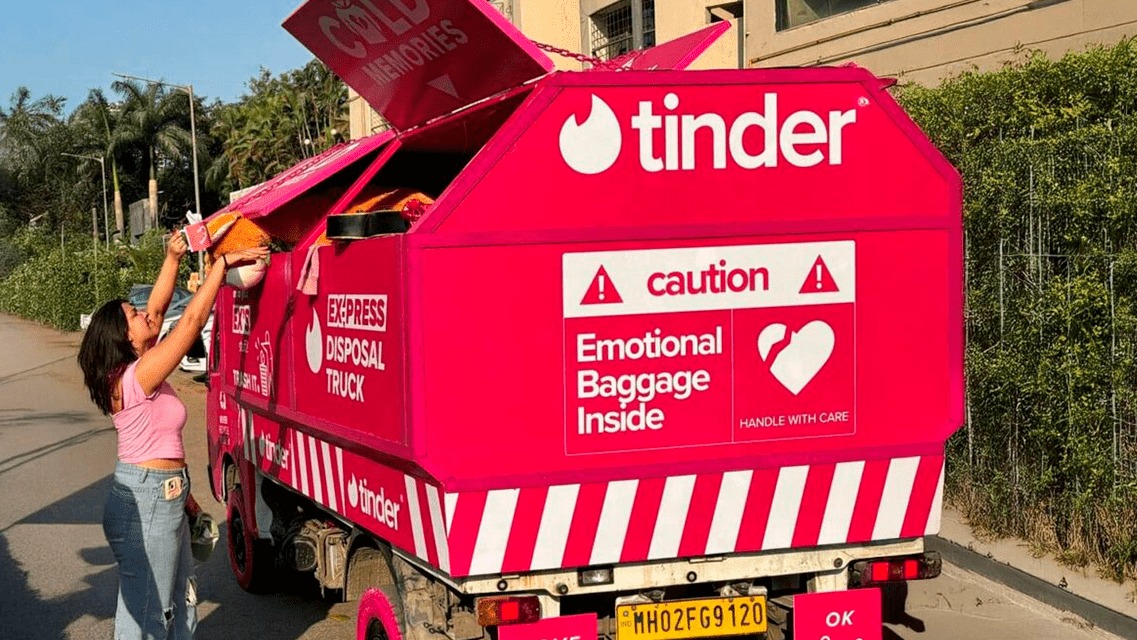 &quot;Deixe o (a) Ex no Lixo&quot;: Tinder Inova com &quot;Canhão do Desapego&quot; para Jogar Lembranças (E a Bad Vibe) Para o Alto!