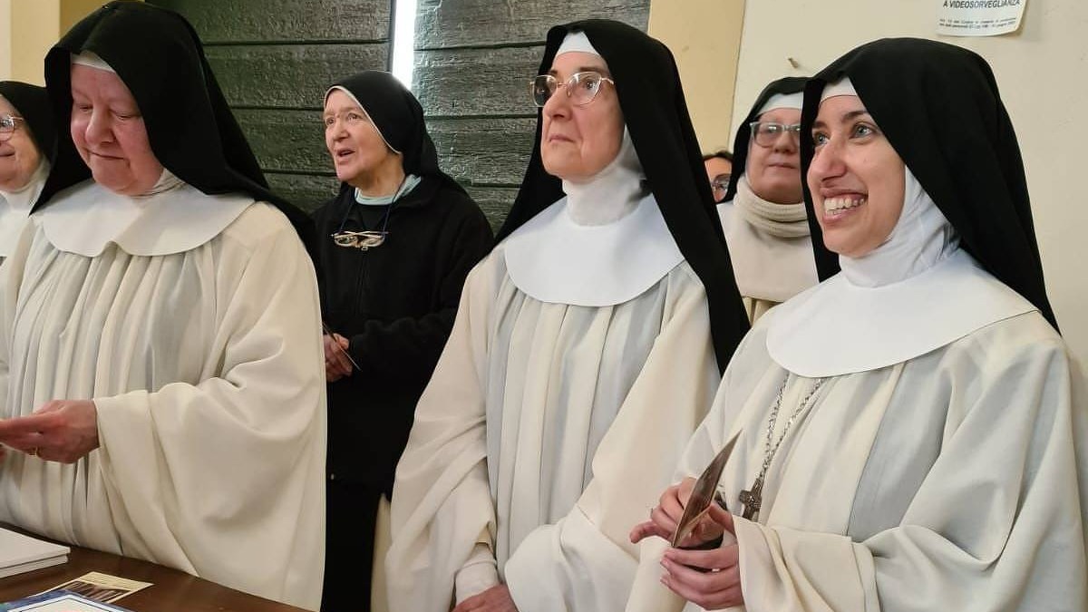 &quot;Bela Demais Para Ser Abadessa?&quot; Brasileira Envolta em Trama Novelesca Agita o Vaticano Pós-Francisco!