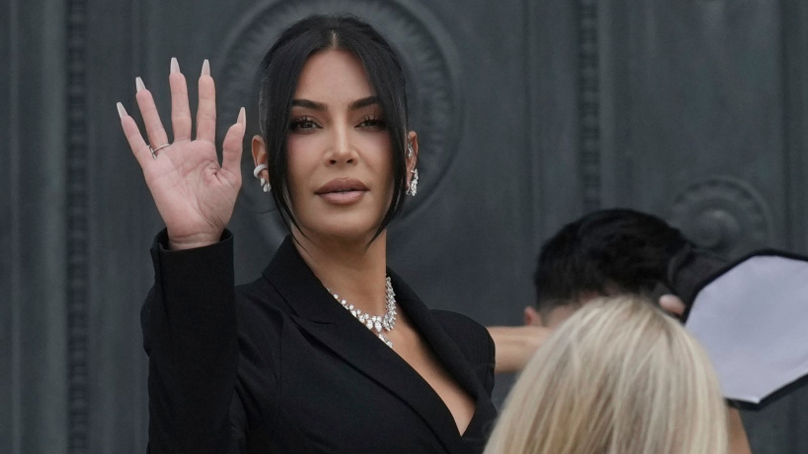 Paris no Banco dos Réus: Kim Kardashian Revive Terror em Julgamento de Assalto Milionário!