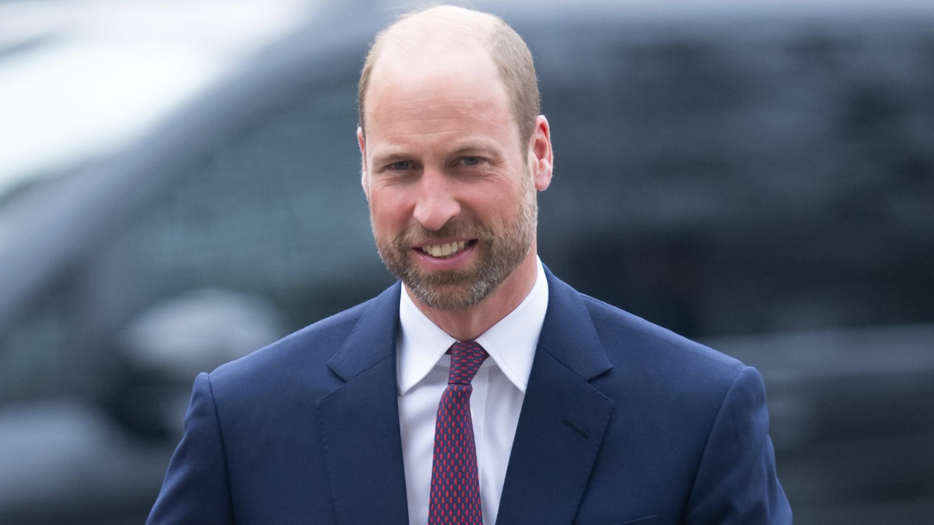 William planeja tomar trono do pai doente para conter crise na monarquia