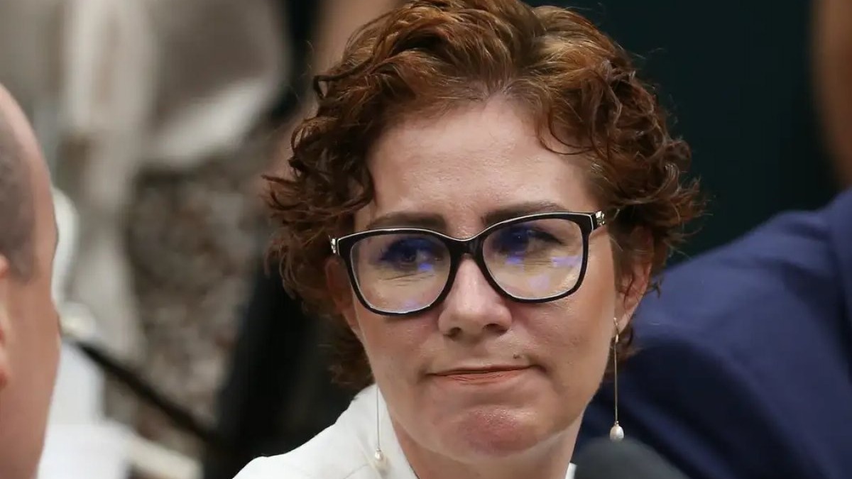 Carla Zambelli afirma que não sobreviveria na prisão após condenação do STF