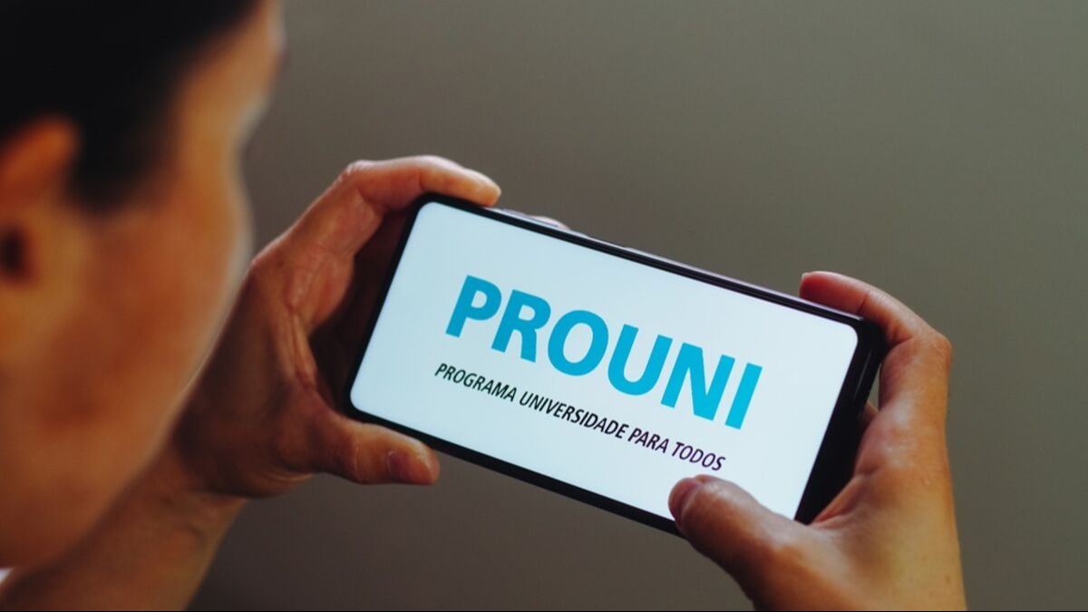 Prouni enfrenta crise histórica com 2,5 milhões de bolsas ociosas em 12 anos