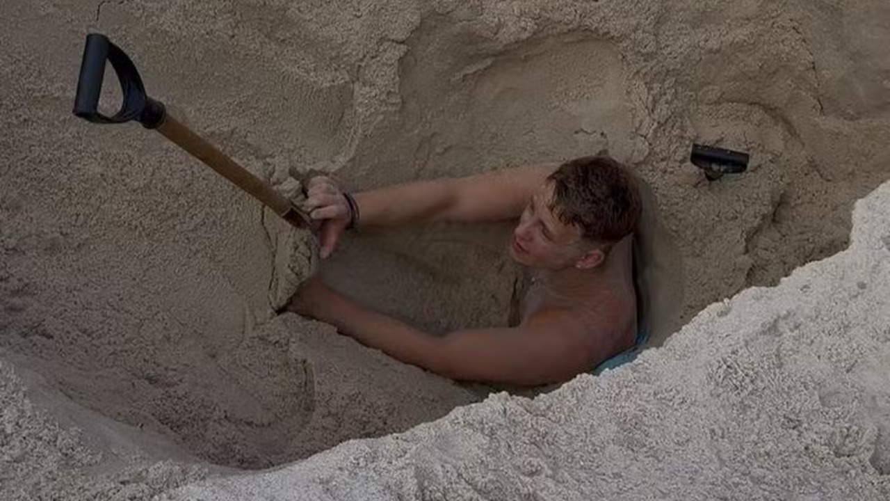 Pânico em Copacabana: Turista Britânico Fica Preso por Horas em Buraco Gigante na Areia!
