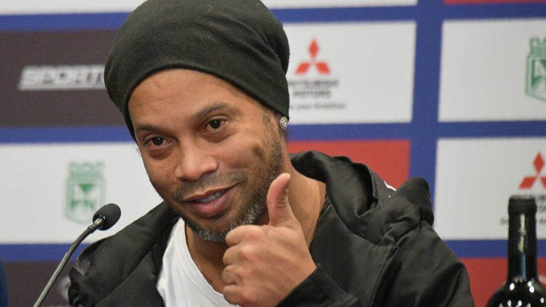 Ronaldinho Gaúcho endossa Ancelotti para comandar a Seleção Brasileira