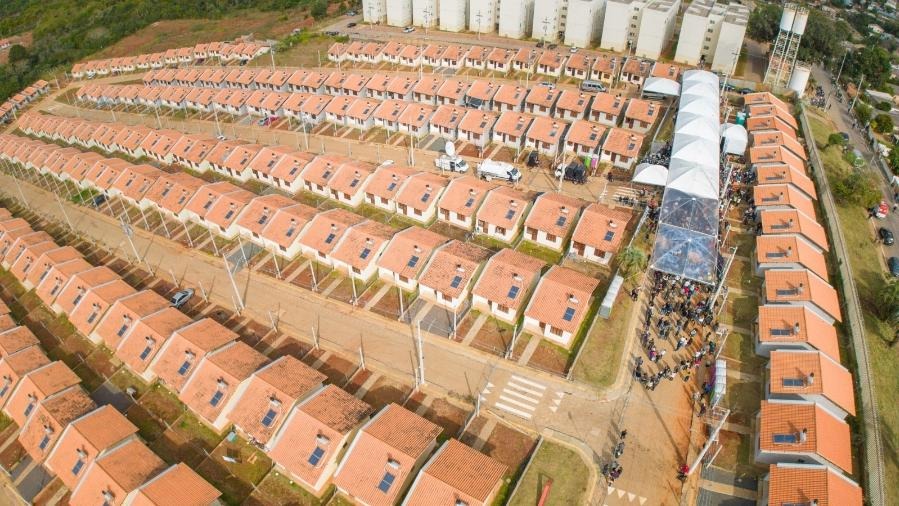 Fila Andando: 100 Mil Novas Casas para Famílias de Cidades Grandes Pelo Minha Casa, Minha Vida.