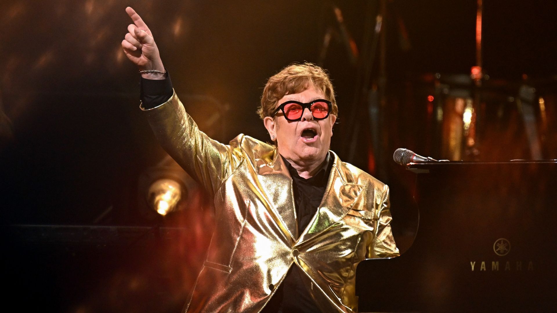 Elton John acusa governo britânico de &quot;crime&quot; contra artistas em polêmica sobre IA
