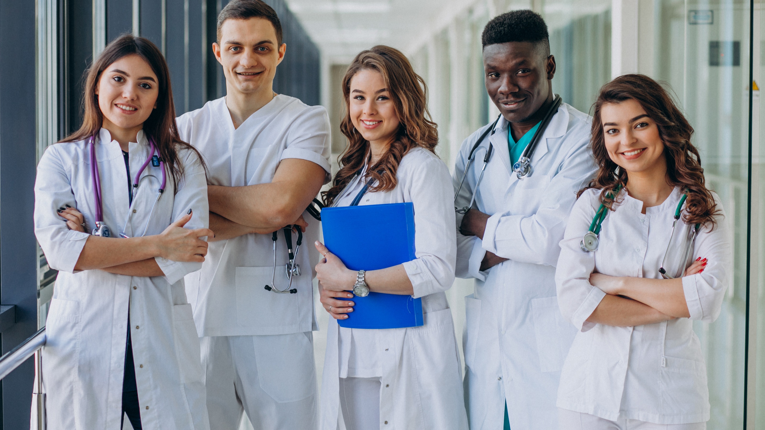 Turismo médico: os riscos, vantagens e destinos mais buscados