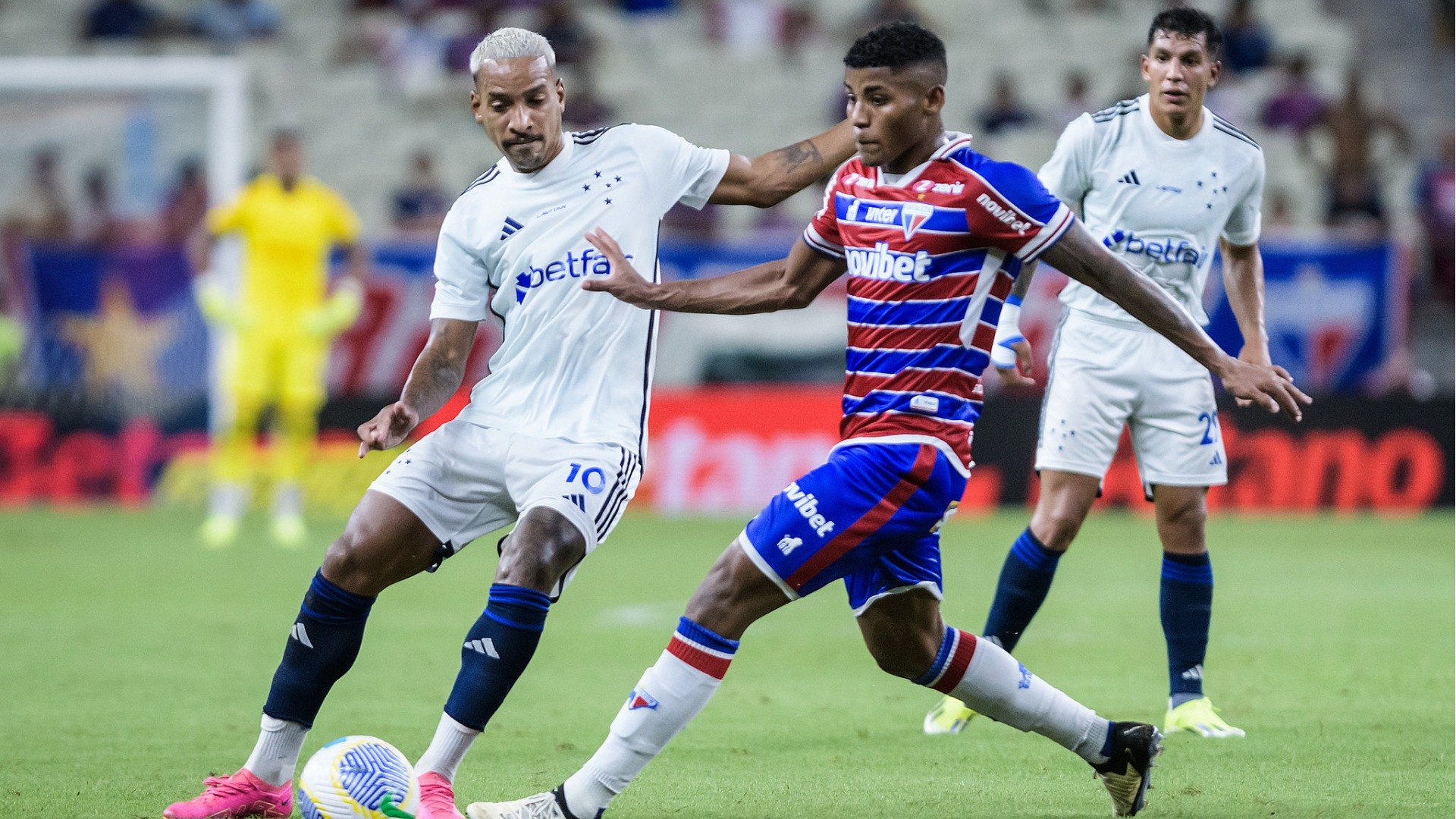 Fortaleza sofre nova derrota e aprofunda crise no Brasileirão