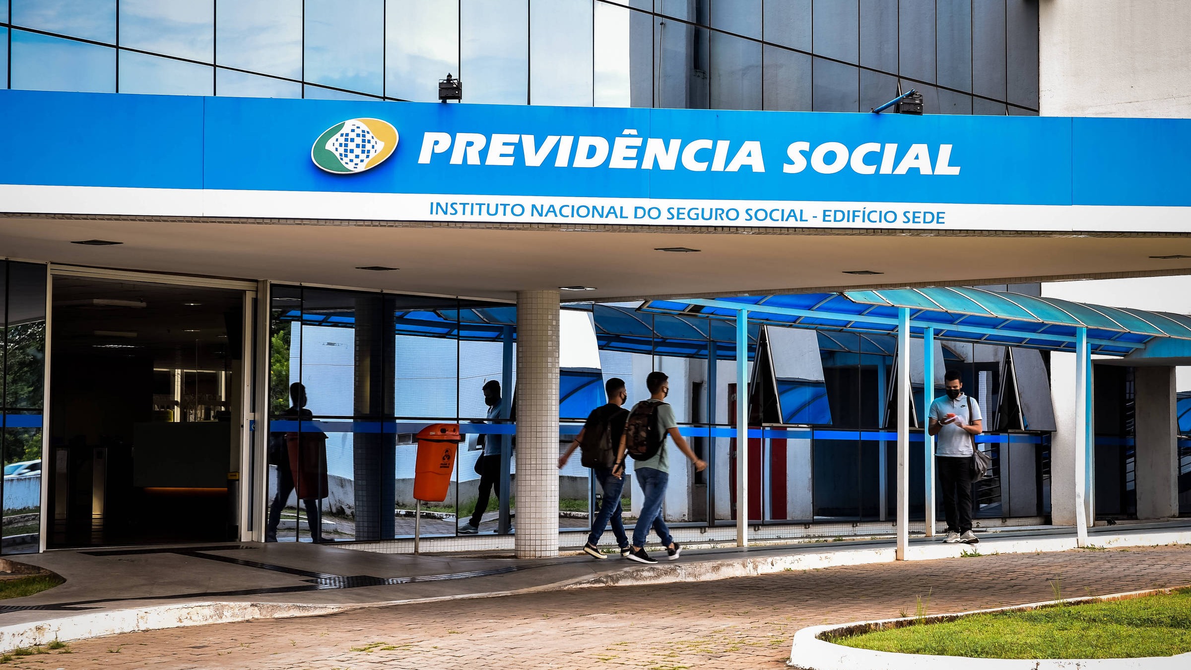 Alívio para Aposentados: INSS Começa a Devolver Quase R$ 300 Milhões em Descontos Indevidos