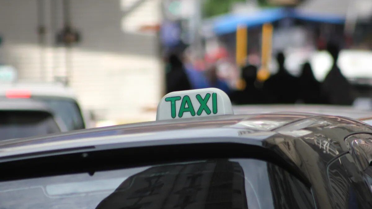 Turista chileno é vítima de cobrança abusiva de R$ 778 por taxista no Rio