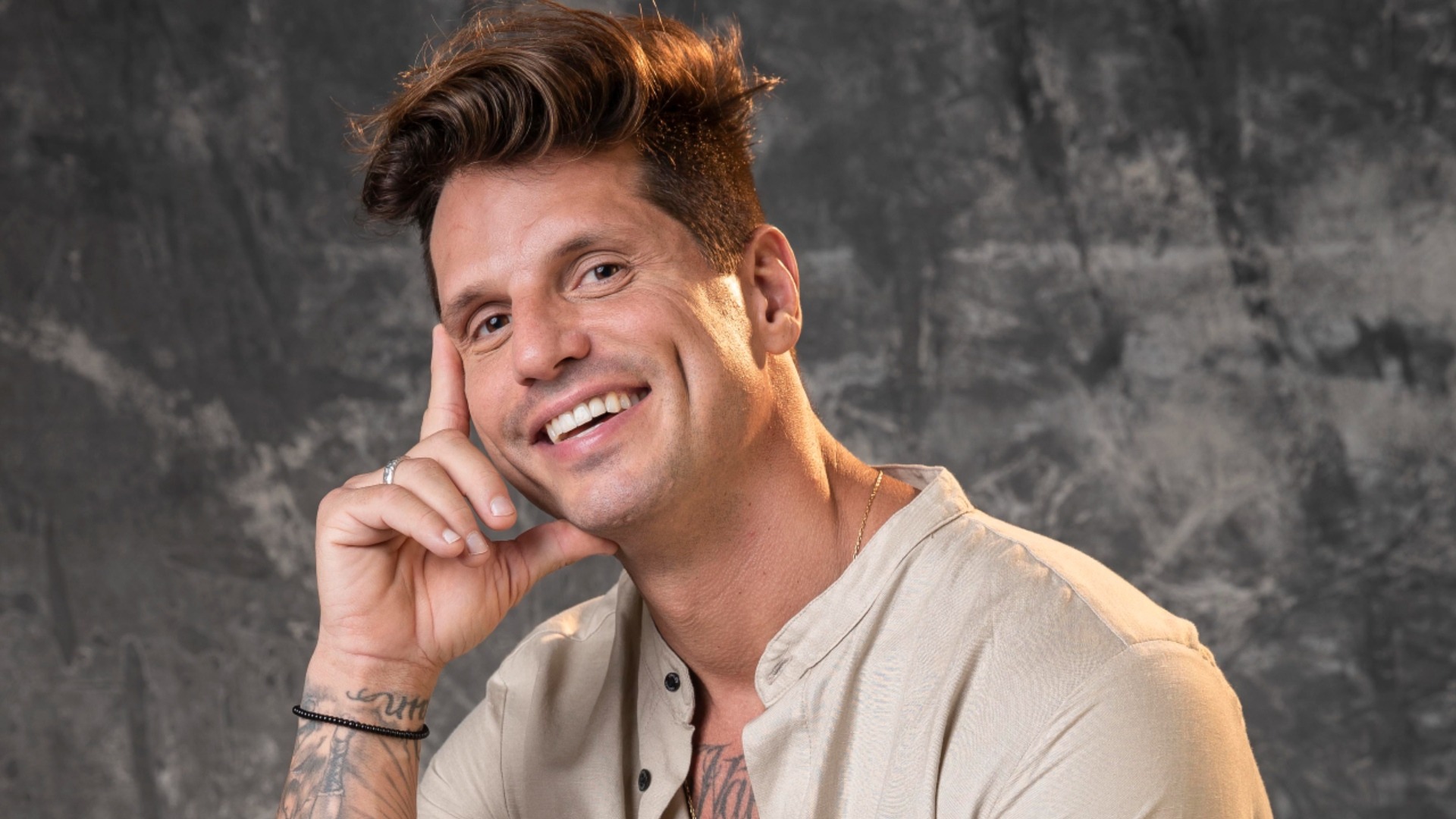 Apresentador paraplégico volta a andar 14 anos após acidente