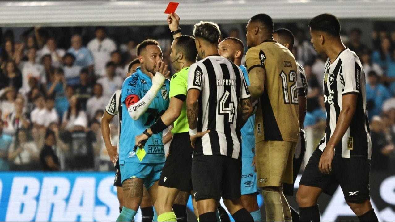 Santos perde para Botafogo e continua no Z4 após polêmica expulsão de Neymar