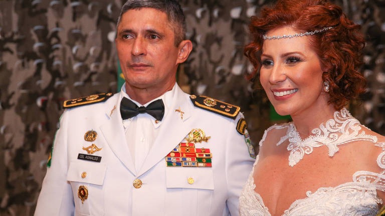 Marido de Carla Zambelli prorroga licença como secretário em Caucaia