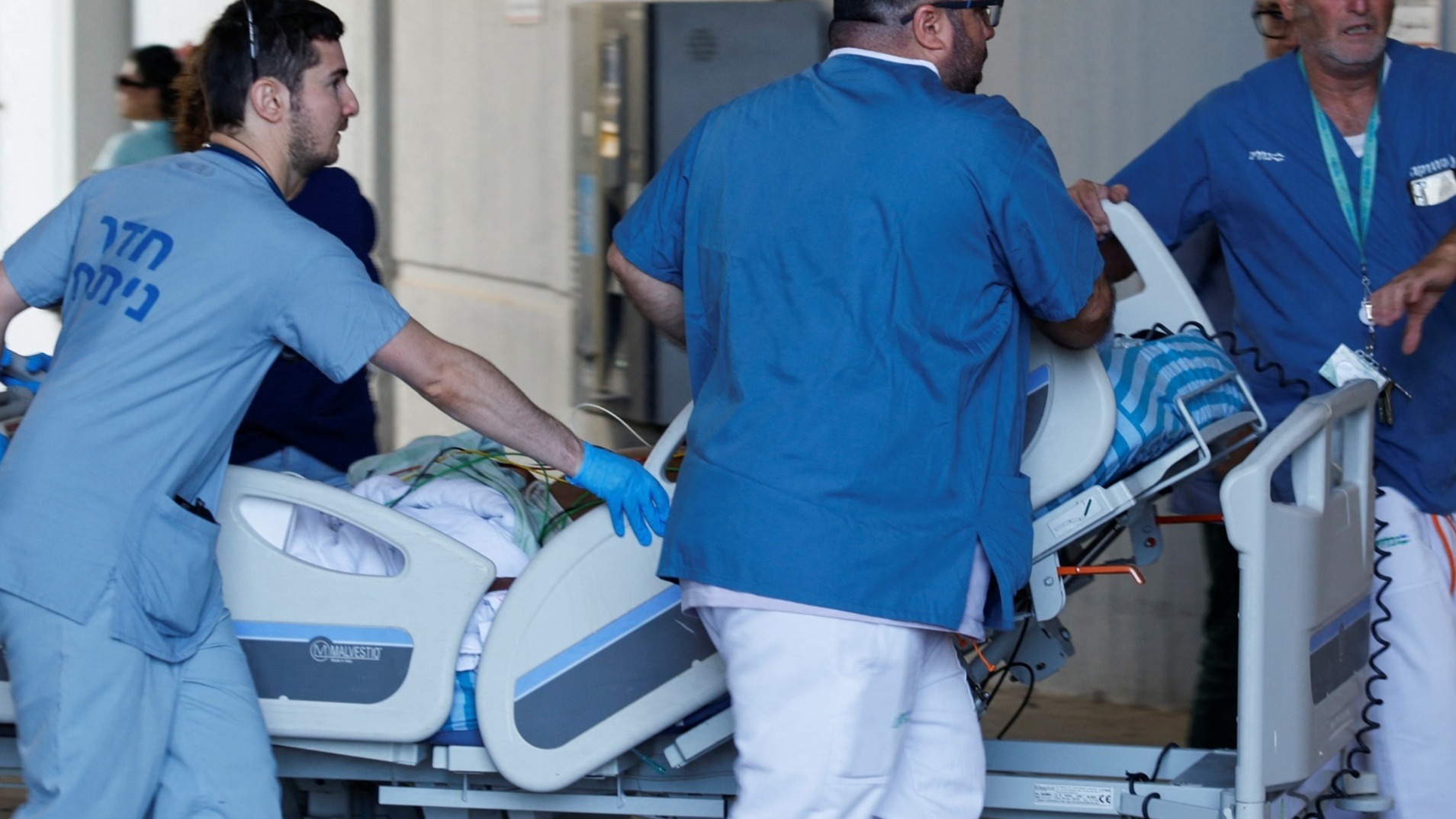 Escalada Brutal: Irã Ataca Hospital em Israel e Netanyahu Promete &quot;Preço Alto&quot; em 7º Dia de Conflito