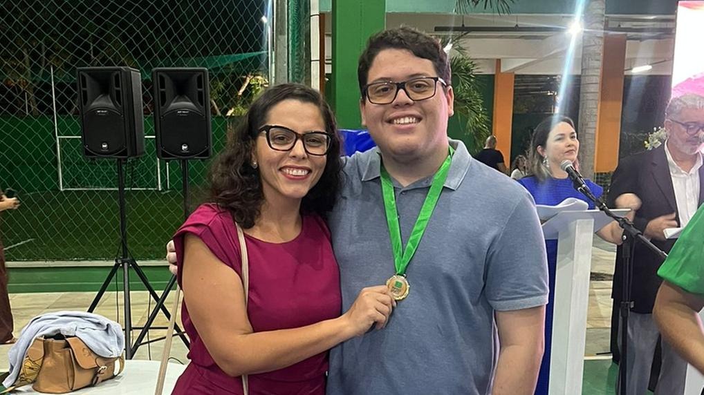 Do Pirambu a Hong Kong: Jovem Cearense Conquista Bolsa Integral e Rumo à Universidade na Ásia