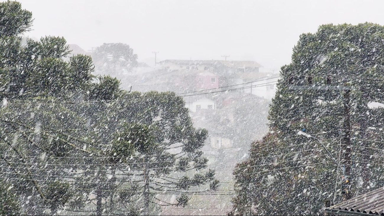 Neve Surpreende Serras do Sul do Brasil