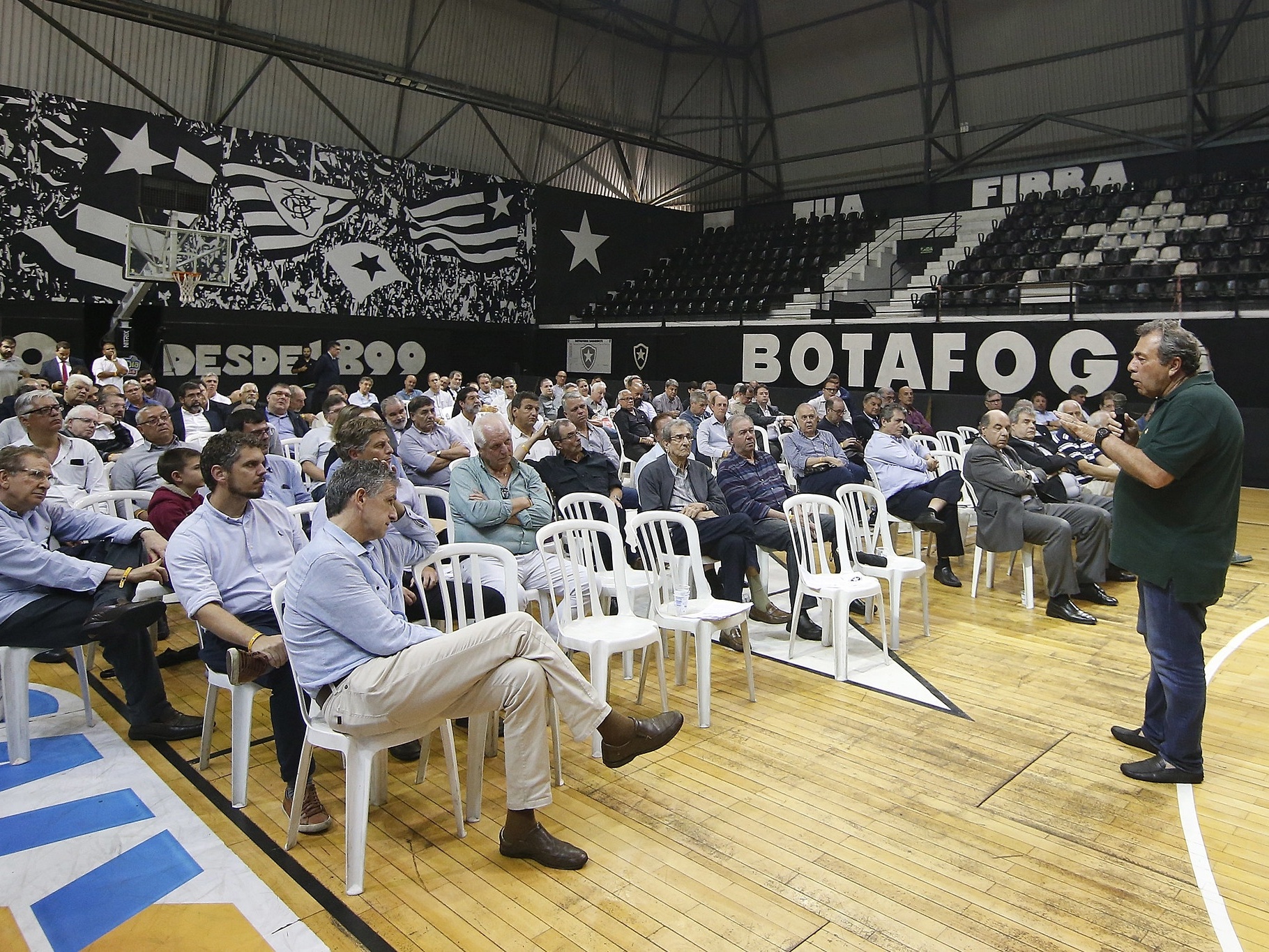 Botafogo em Busca de Zagueiro e Mercado da Bola Aquecido