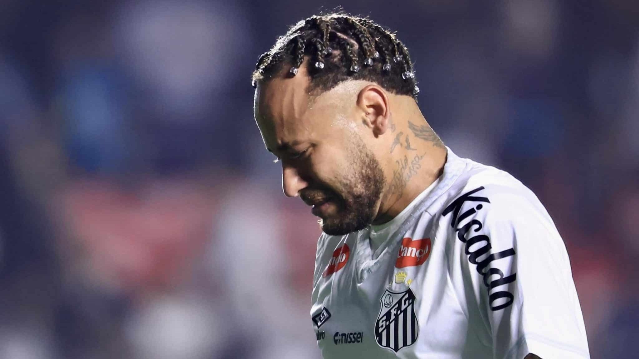 A goleada, a demissão e a lágrima de Neymar que revelam a crise do Santos.