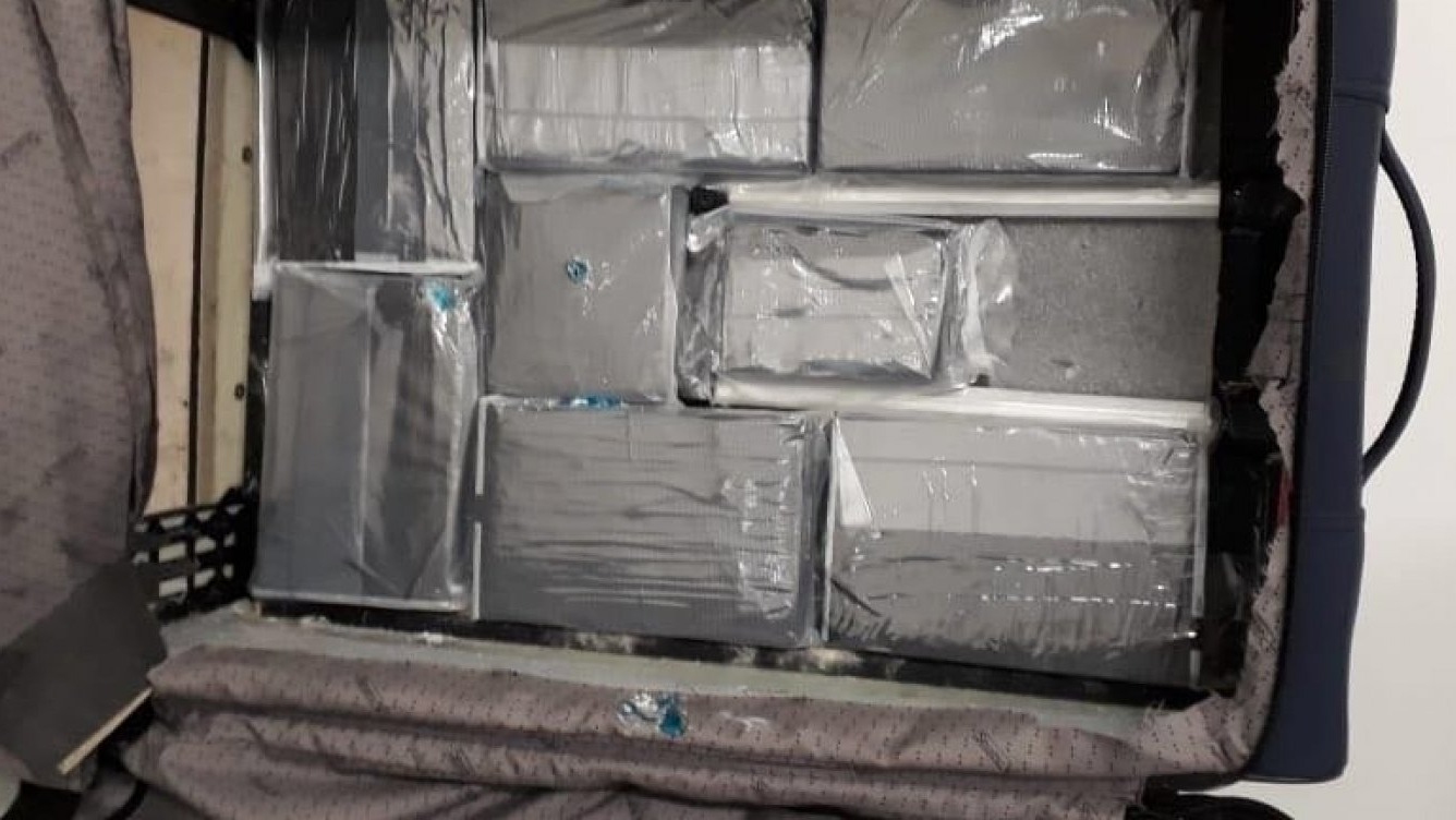 Passageiro é preso com 13,3 kg de cocaína em voo da LATAM