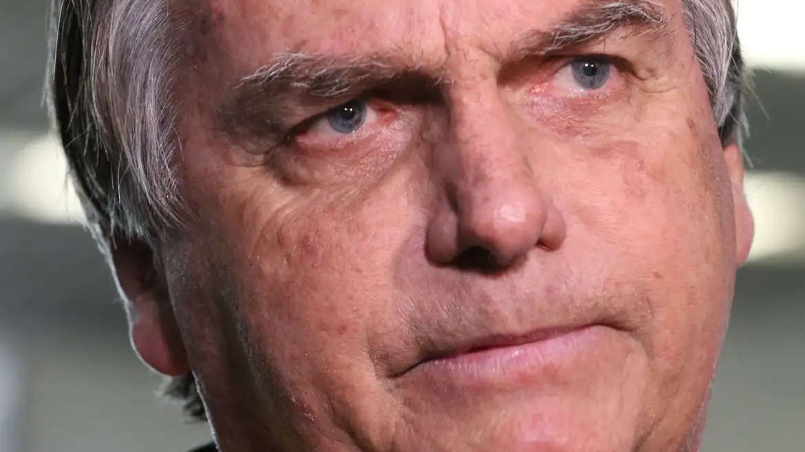 Bolsonaro é condenado pelo STF a 27 anos e três meses de prisão