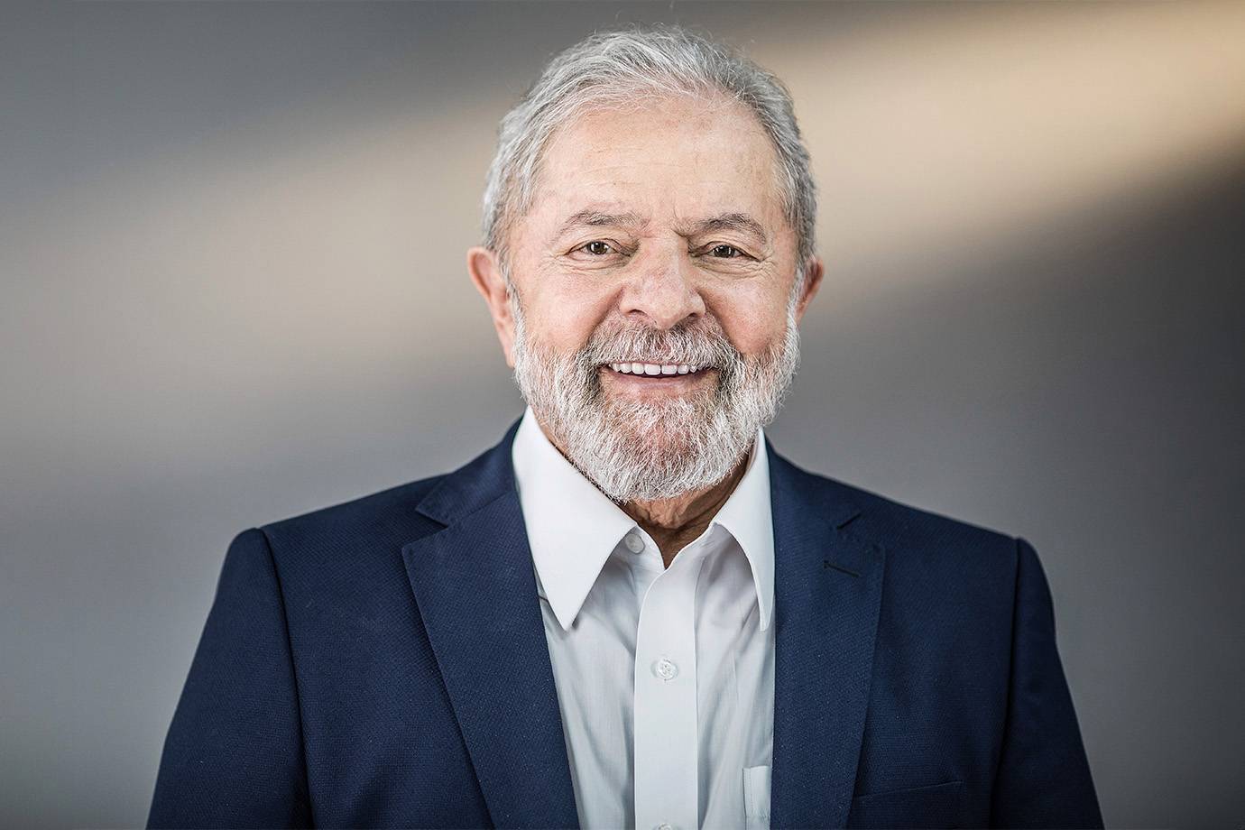 Imagem da notícia: Pesquisa AtlasIntel/Bloomberg mostra Lula liderando todos os cenários para 2026