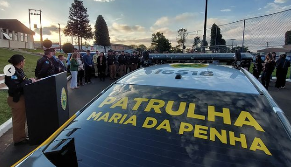 Imagem de destaque: “Chegamos antes da violência”: Elmano e Jade entregam 29 viaturas da Patrulha Maria da Penha e reforçam proteção às mulheres no Ceará
