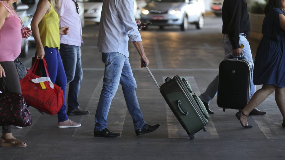 Imagem da notícia: Justiça no Ceará decide: passageiro forçado a pagar despacho de bagagem deve ser reembolsado em dobro