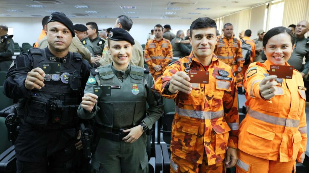 Governo do Ceará investe R$ 24,2 milhões em cartão fardamento para militares