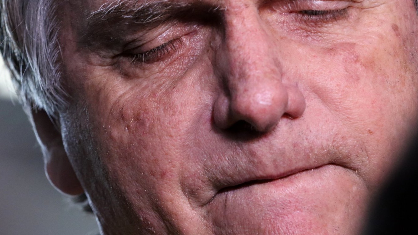 Bolsonaro enfrenta processo por golpismo e intensifica retórica antidemocrática