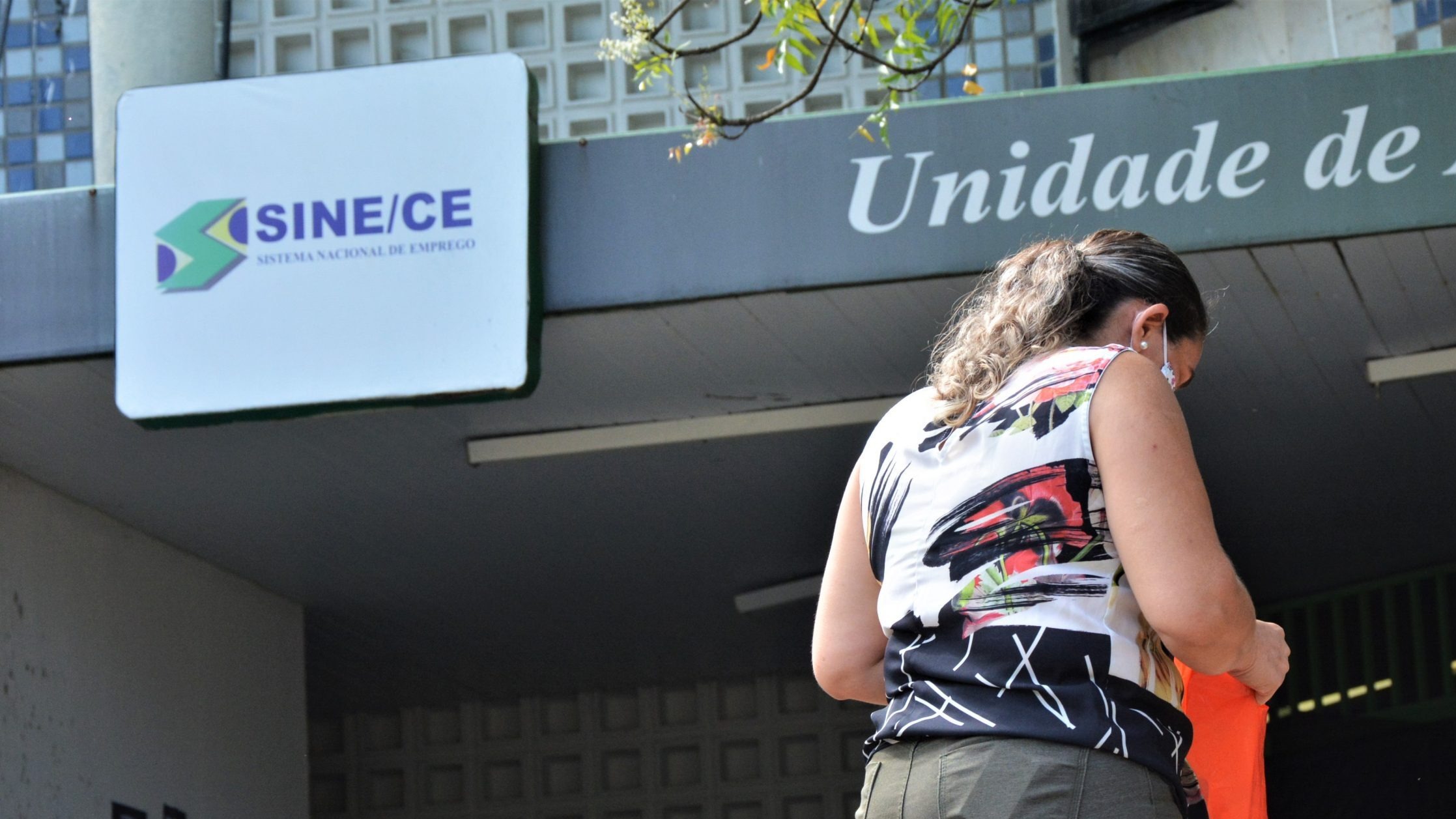 Na contramão do Brasil: Desemprego sobe no país, mas cai em Fortaleza; renda dos trabalhadores bate recorde