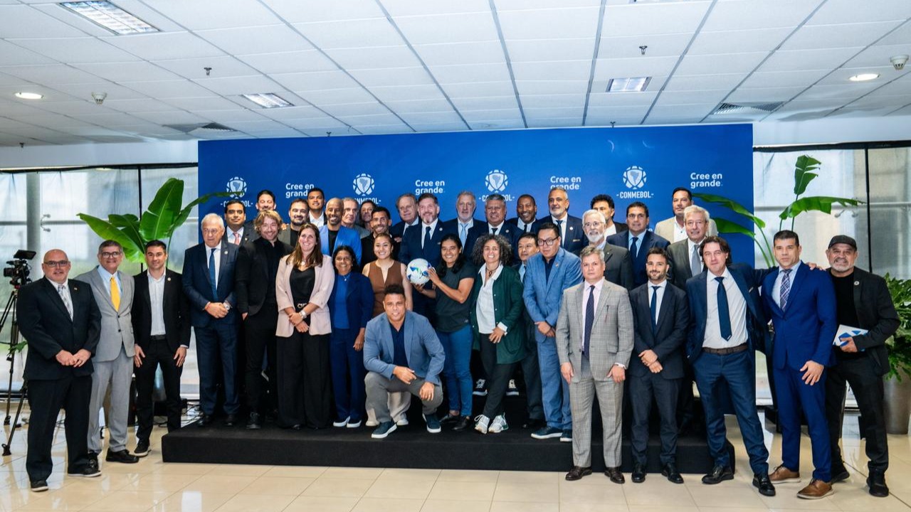 Conmebol cria força-tarefa contra racismo liderada por Ronaldo