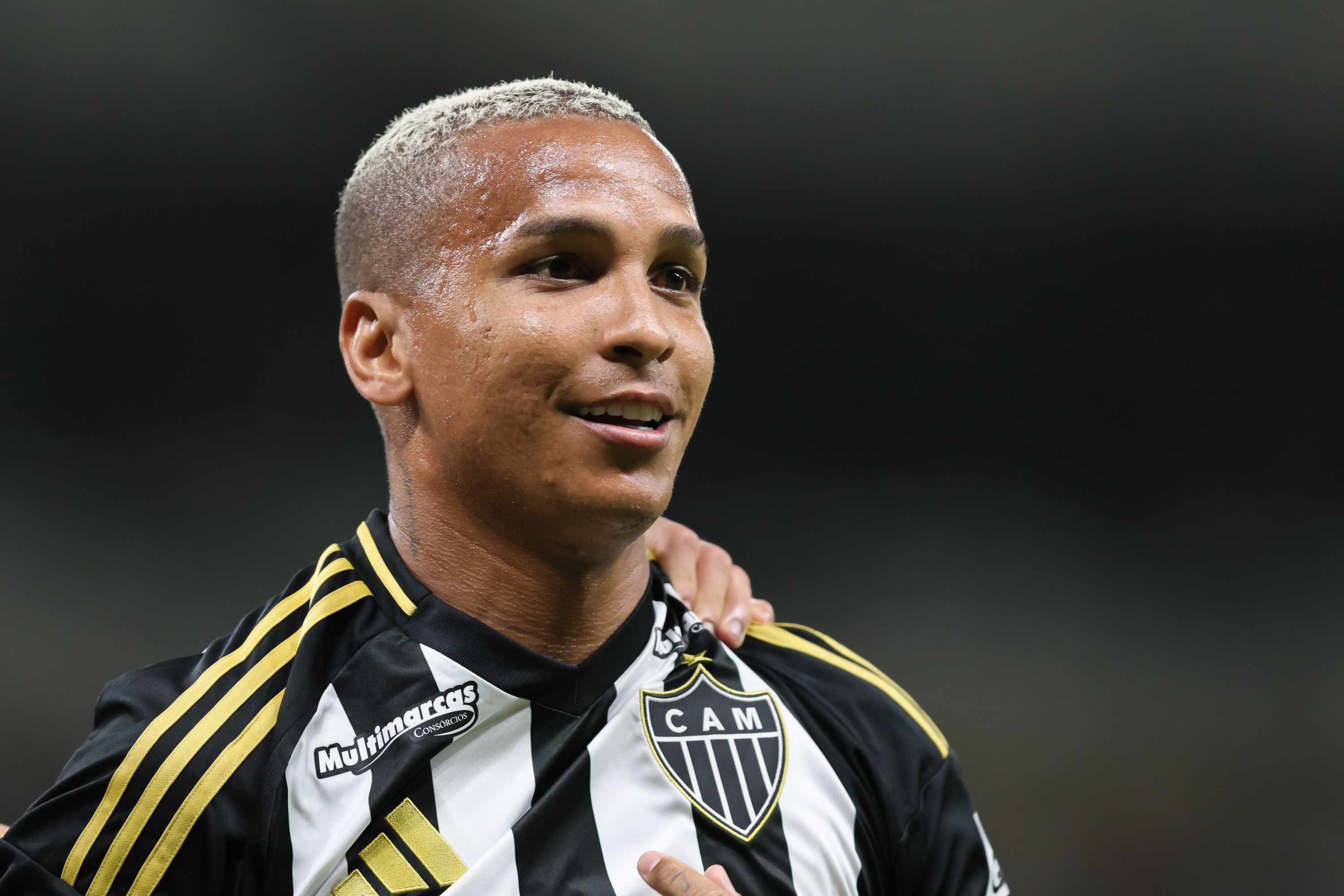 Deyverson Chega a Fortaleza e Agita a Torcida Tricolor