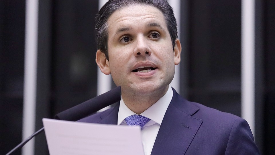 Hugo Motta alerta sobre tarifaço de Trump: “O Brasil não é de esquerda ou direita, é do povo”